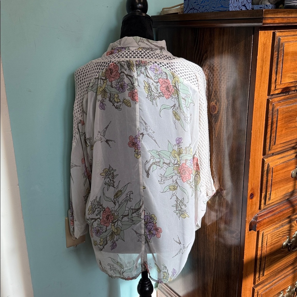 Versona Floral Sheer Top - White and Multicolor - Picture 4 of 6
